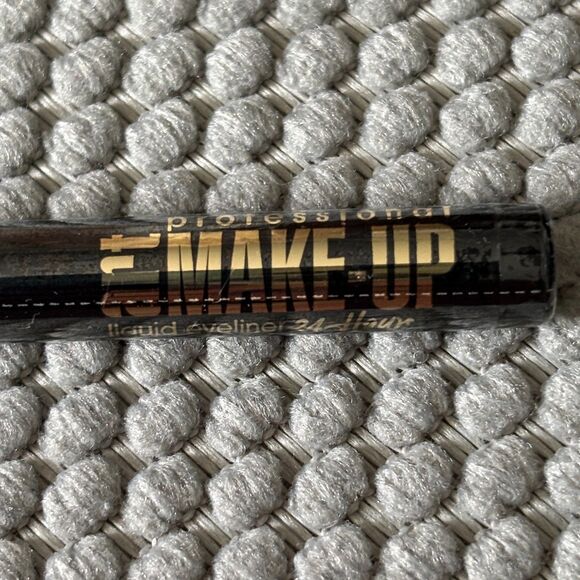 Jonteblu Professional Ultra Lasting 24 Hr. Formula Art Makeup Liquid Eyeliner - Picture 3 of 4